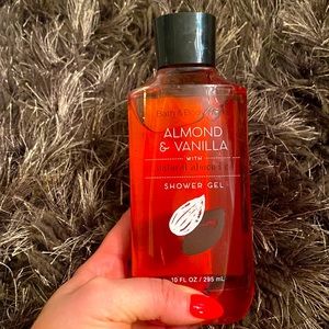 Bath & Body Works Almond & Vanilla Shower Gel